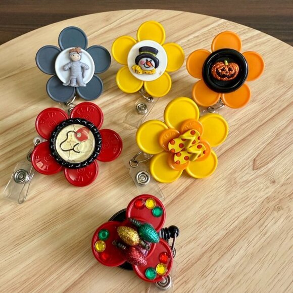 Seasonal Retractable ID Badge Holders Set Of 7 Snowman Scarecrow Xmas Lights Pum - Picture 1 of 9